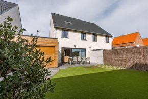 Huswell - Holiday home with sunny garden for up to 10 guests